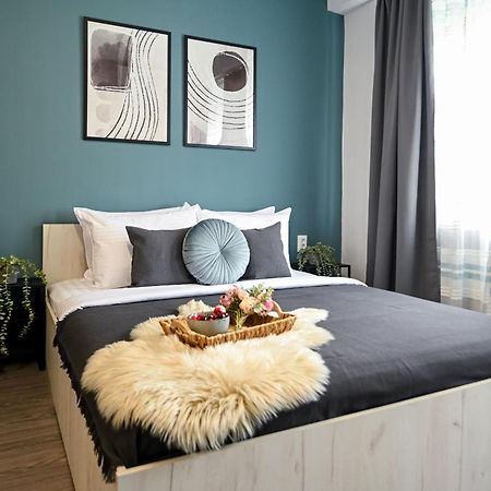 Old Town Charm - Modern & Comfortable Accommodation In The Heart Of The City Bucarest Esterno foto