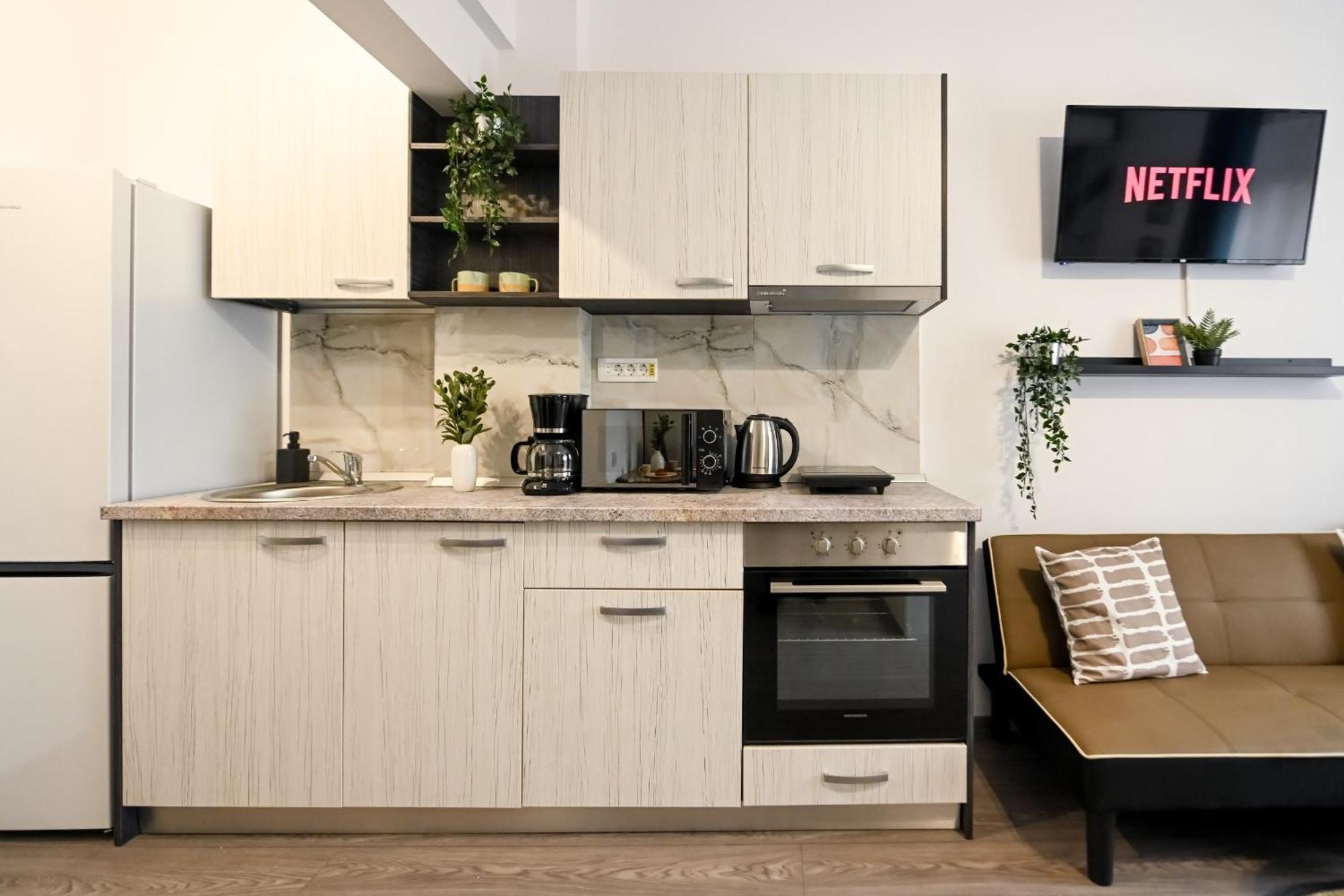 Old Town Charm - Modern & Comfortable Accommodation In The Heart Of The City Bucarest Esterno foto