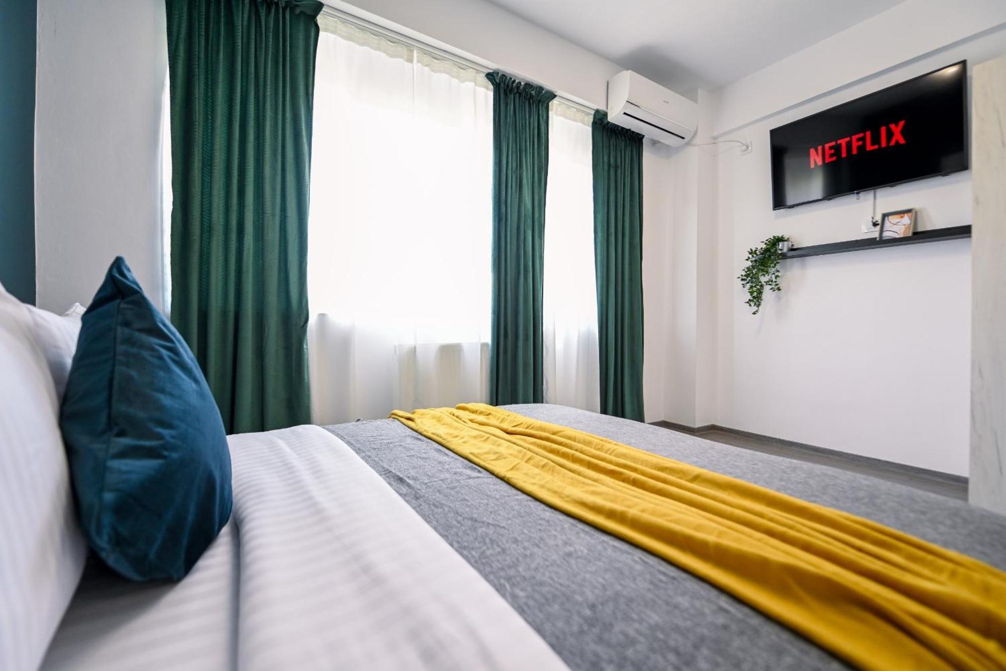 Old Town Charm - Modern & Comfortable Accommodation In The Heart Of The City Bucarest Esterno foto